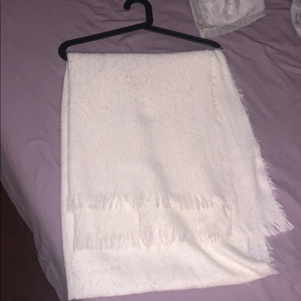 Big soft aerie scarf